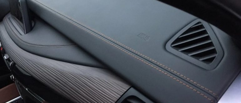 Перетяжка передней панели автомобиля