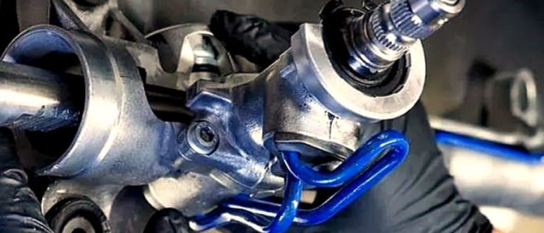 Подклинивает руль? Все о ремонте рулевых карданов