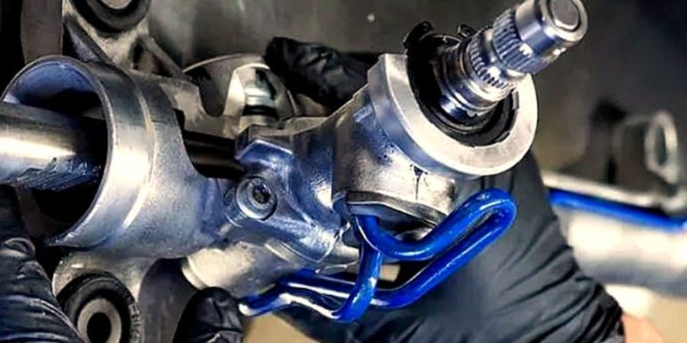 Подклинивает руль? Все о ремонте рулевых карданов