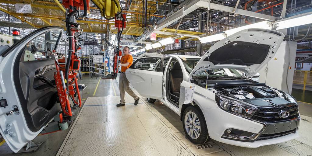 «АвтоВАЗ» временно остановит производство из-за нехватки комплектующих