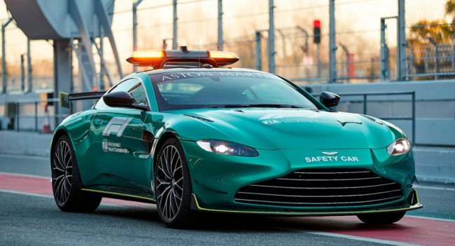 Aston Martin представляет автомобили безопасности Vantage и DBX Formula 1