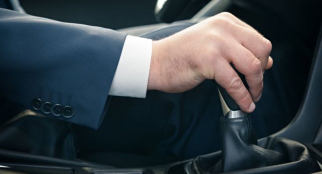 7 популярных водительских привычек, которые сильно бьют по кошельку